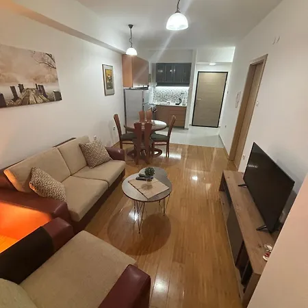 Cozy Corner Apartment *