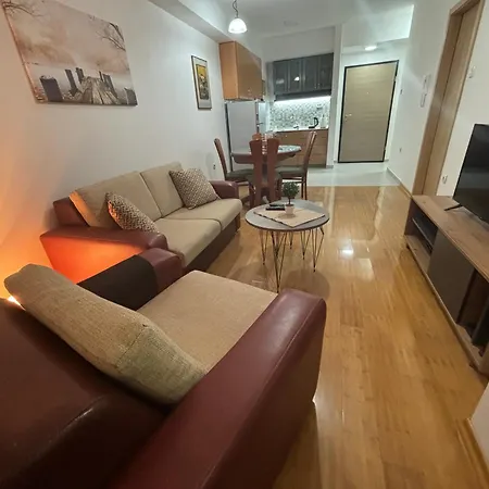 Cozy Corner Apartment *